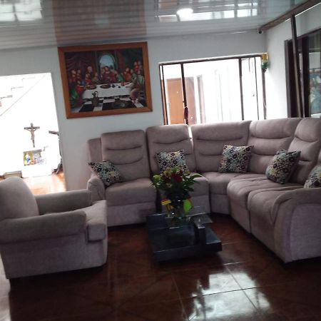 Habitacion Con Bano Privado Cerca Al Aeropuerto Bogota Bagian luar foto